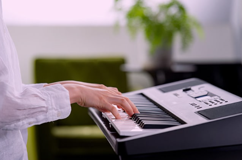 Đàn Piano Yamaha PSR-E373